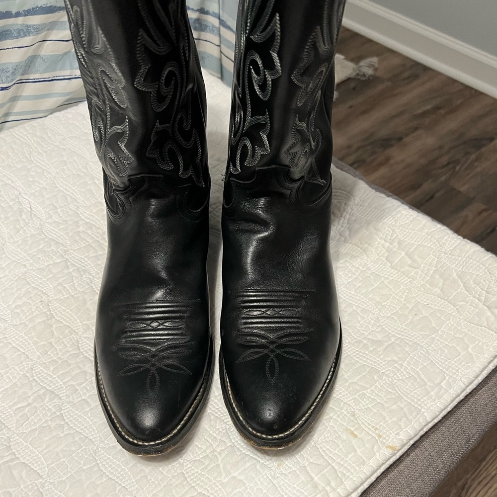 Justin Cowboy boots.